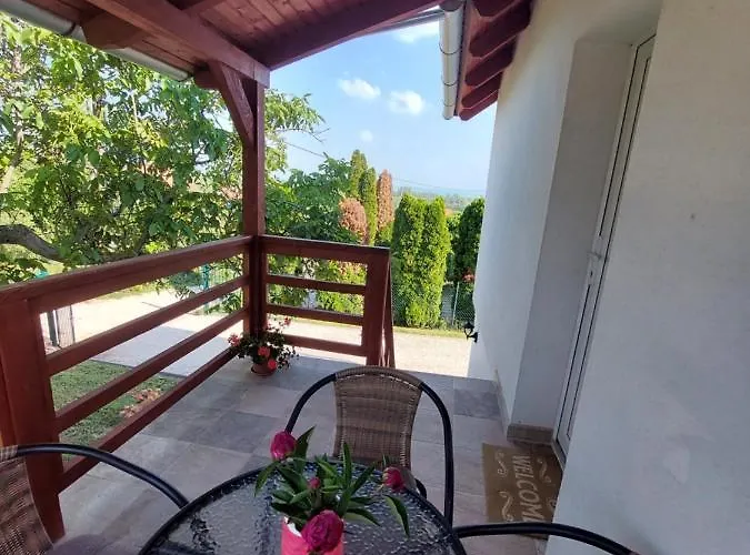 Ferienhaus Laurus Vendeghaz Lovas