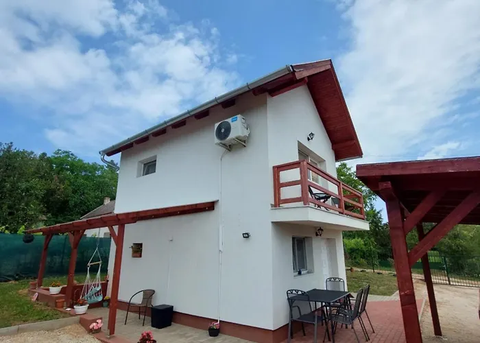 Laurus Vendeghaz Ferienhaus *